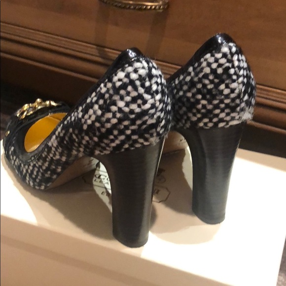 Authentic COACH Tweed black and white pumps. - Picture 5 of 8